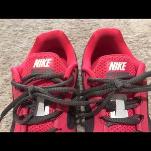 Nike Women’s Vomero 8 Size 7